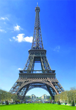 Giraffe  Eiffel Tower Picture on Eiffel Tower To Become World   S Greenest Tourist Attraction    Bivnze